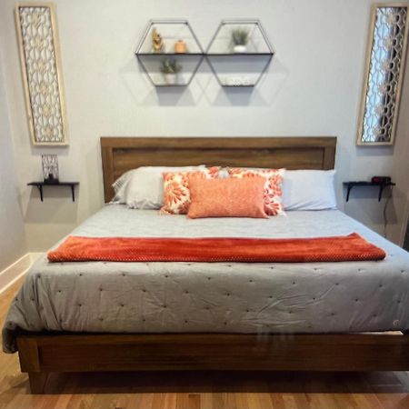 Brickhouse Loft - A Boutique Hotel Martinsville エクステリア 写真