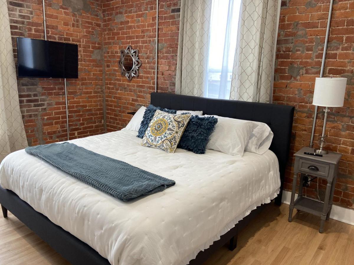 Brickhouse Loft - A Boutique Hotel Martinsville エクステリア 写真