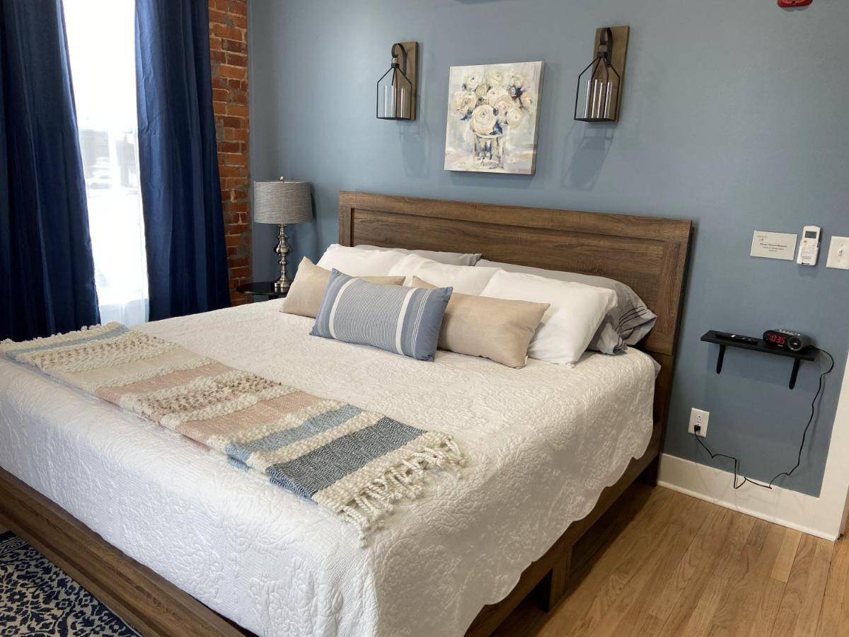 Brickhouse Loft - A Boutique Hotel Martinsville エクステリア 写真